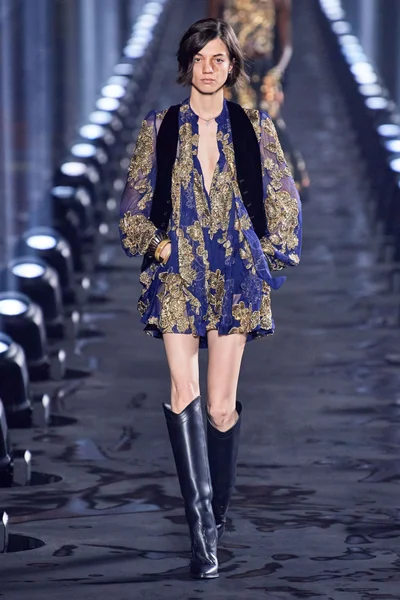 Look 17
